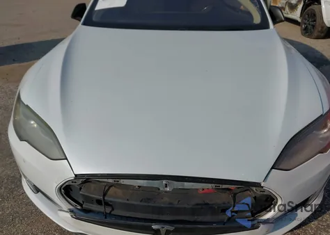 2015 Tesla Model S 70D/85D/P85D из США, поврежденный, VIN 5YJSA1S22FF082785